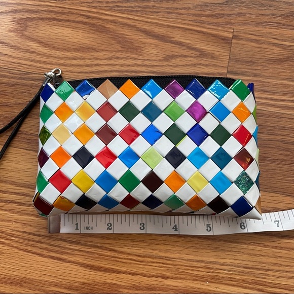 Wrapper Recycle Wristlet - Picture 5 of 6